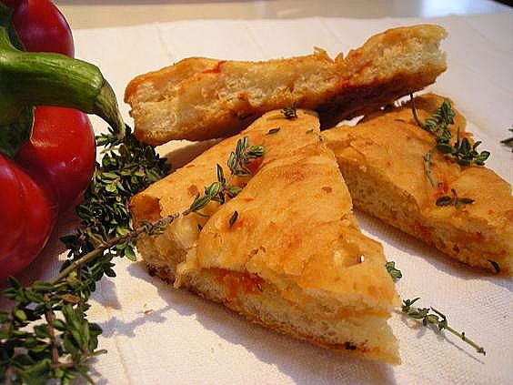 roasted-red-pepper-and-goat-cheese-focaccia-003