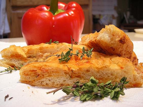 roasted-red-pepper-and-goat-cheese-focaccia-007